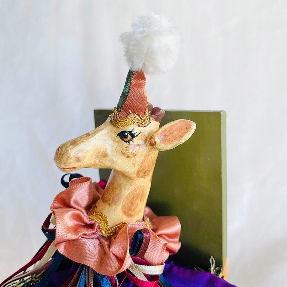 Katherine’s Collection Vintage Giraffe Music Box By Wayne Kleski - Picture 8 of 16